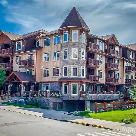 Sunny Tranquil Woods Turret In Falcon Crest Lodge Canmore Exteriér fotografie